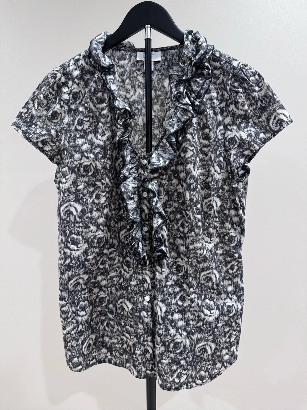 LOFT Ruffled Short-Sleeve Blouse in Black & White